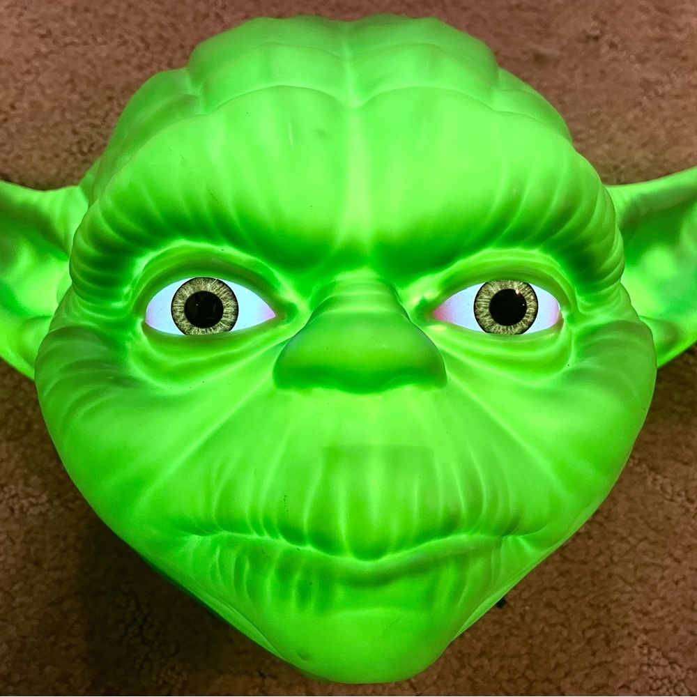 Star Wars Yoda Head Face Night Light Wall Light Works Great!